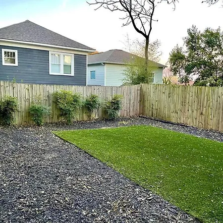 Modern 4BR 2BA Home w/ Porch Swing - Walk&Bike ATL
